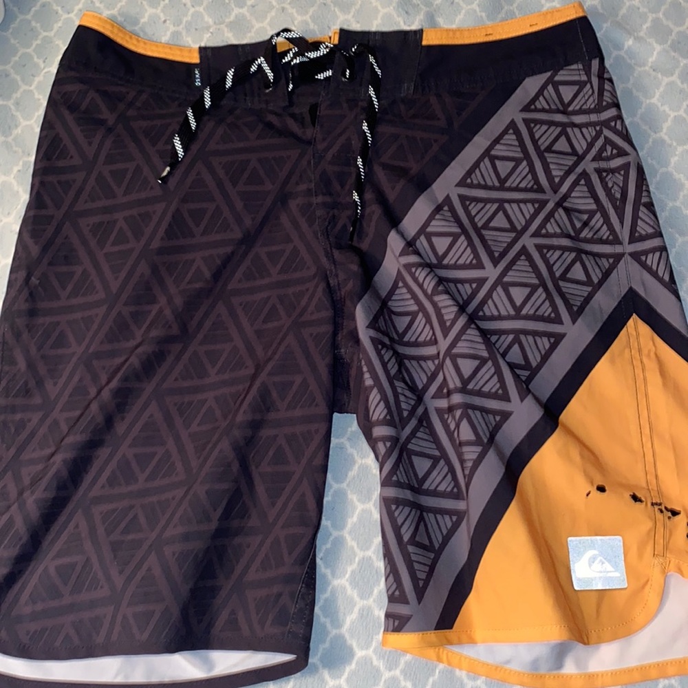 Men’s boardshorts